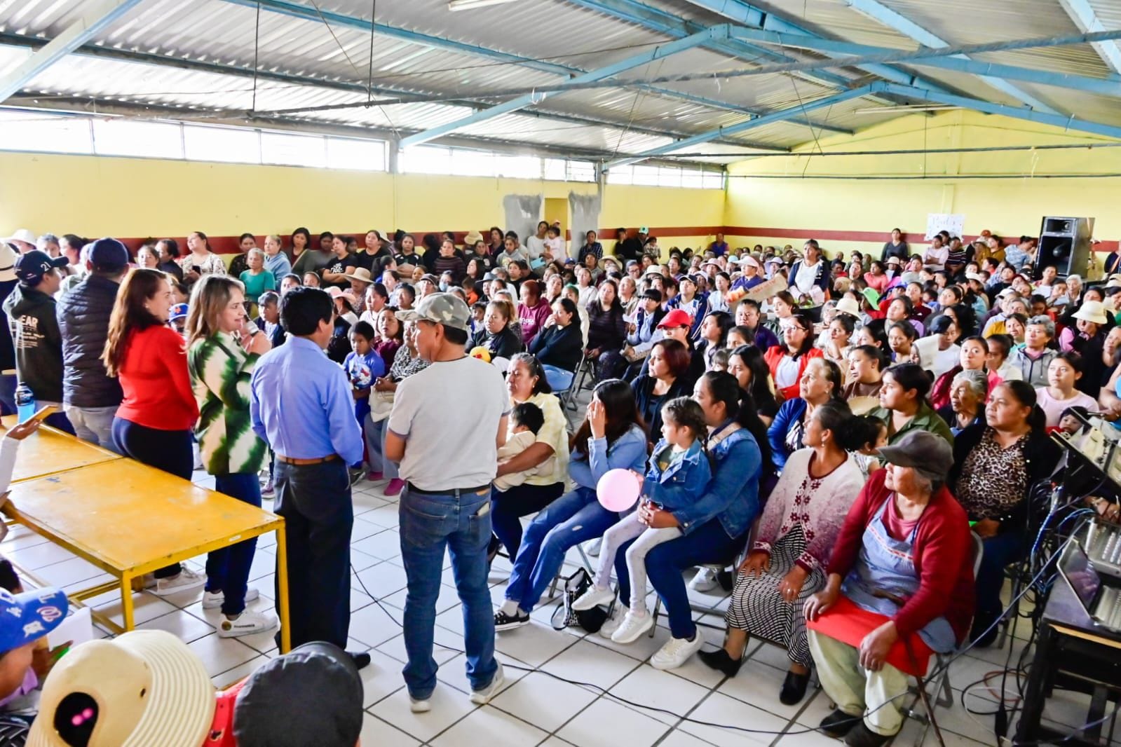 Nunca antes un gobierno nos había tomado tanto en cuenta: Madres de Huamantla agradecen caravana de regalos